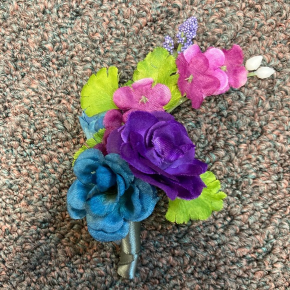Set of 8 hand made boutonnières - Picture 8 of 10